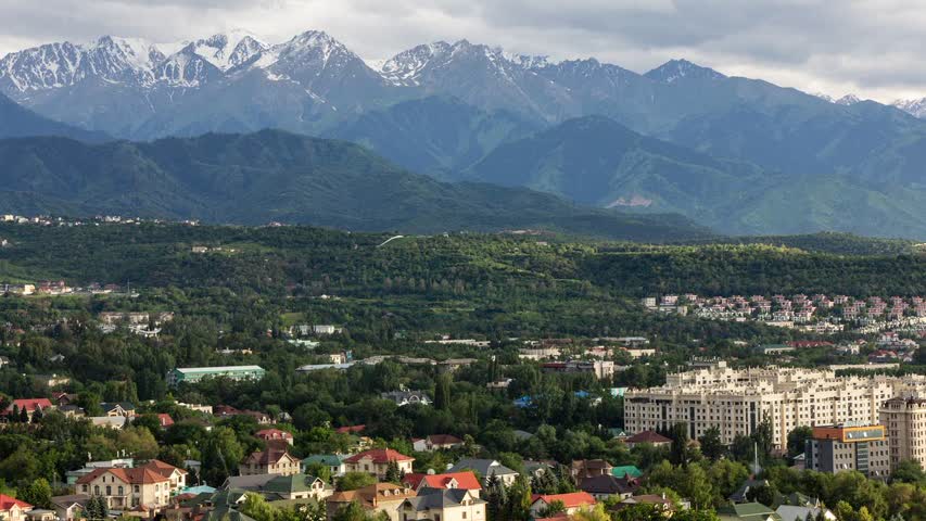 Фото - Россияне бросились арендовать жилье в Казахстане после начала мобилизации